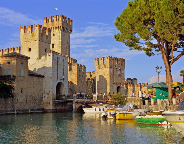 Castello di Sirmione - Poracci In Viaggio castello-di-sirmione-poracci-in-viaggio