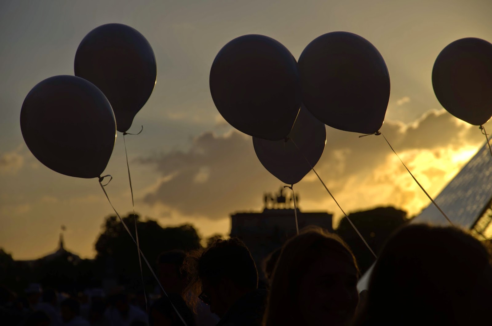 ParisDailyPhoto: Balloons in the wind...