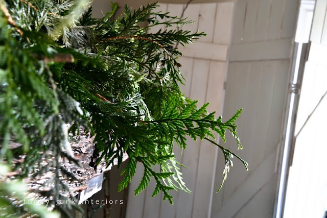 Coca Cola inspired Christmas fireplace mantel decorating with stars - via : https://www.funkyjunkinteriors.net/ Coca Cola inspired Christmas fireplace mantel decorating with stars - via : https://www.funkyjunkinteriors.net/