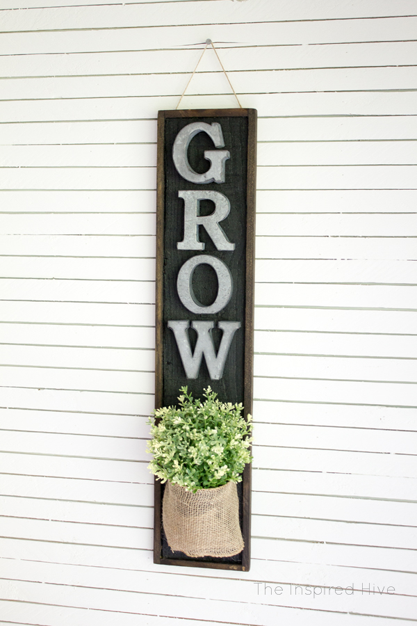 DIY wall planter. Perfect idea for the modern farmhouse kitchen! Tutorial on how to make a wooden wall planter with black and wood tones plus burlap ribbon and galvanized metal accents.
