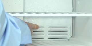 Atasi Penumpukan Bunga Es di Freezer dengan Jasa Service Kulkas Atasi Penumpukan Bunga Es di Freezer dengan Jasa Service Kulkas