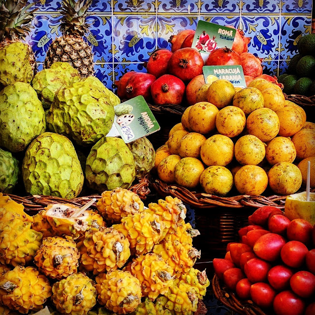 Madeira Food: Anona and passion fruit at Mercado dos Lavradores in Funchal