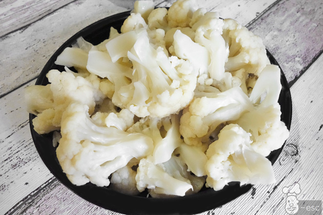 Crema de coliflor y queso rápida para usarla como bechamel ligera o comerla tal cual