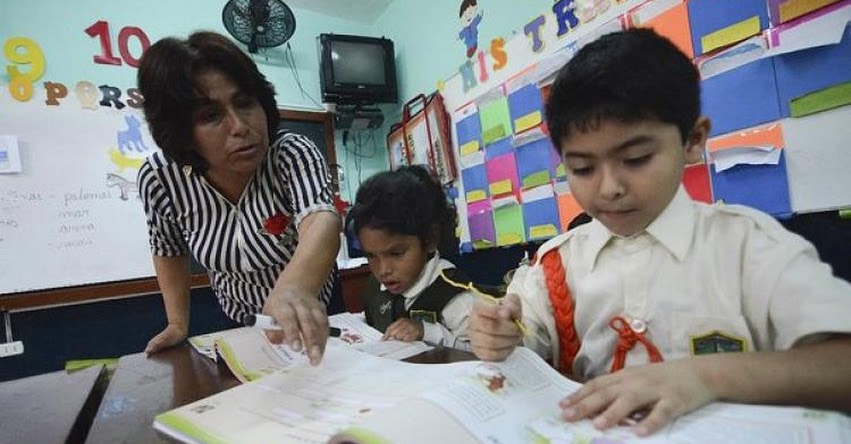 Profesores se quedan sin «vacaciones» de medio año en Arequipa Profesores se quedan sin «vacaciones» de medio año en Arequipa
