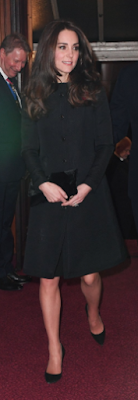 Manteau Temperley London / escarpins Gianvito Rossi / pochette Pretty Ballerinas