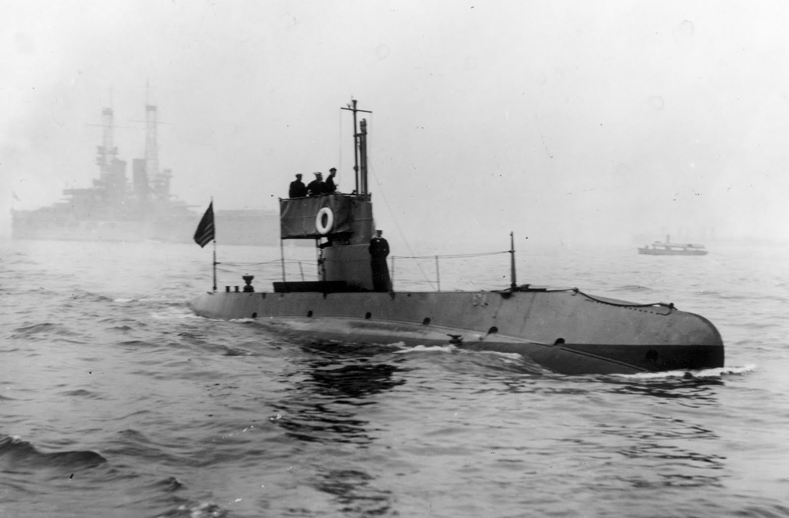 The teach Zone U.S. Submarine 'C1' First Conducted In 1909 For Long
