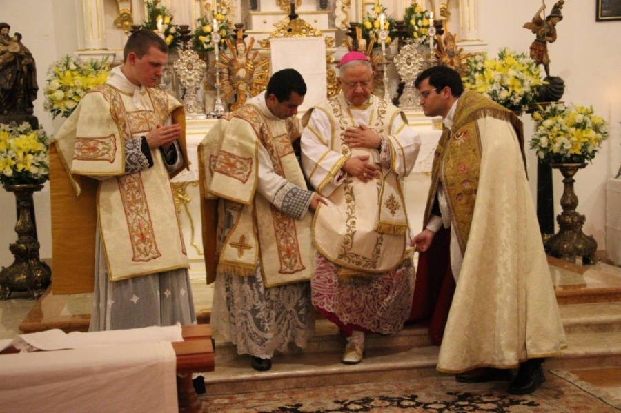 Instituto Bento XVI Santa Sé recorda que Bispos celebrem a Missa Tridentina Pontifical apenas Instituto Bento XVI Santa Sé recorda que Bispos celebrem a Missa Tridentina Pontifical apenas