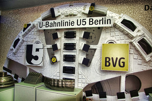 Baustelle U5-Infowaggon am Marx-Engels-Forum, Tunnelvortriebsmaschine der U5-Baustelle, Bärlinde, Rathausstraße 21, 10178 Berlin, 01.10.2013
