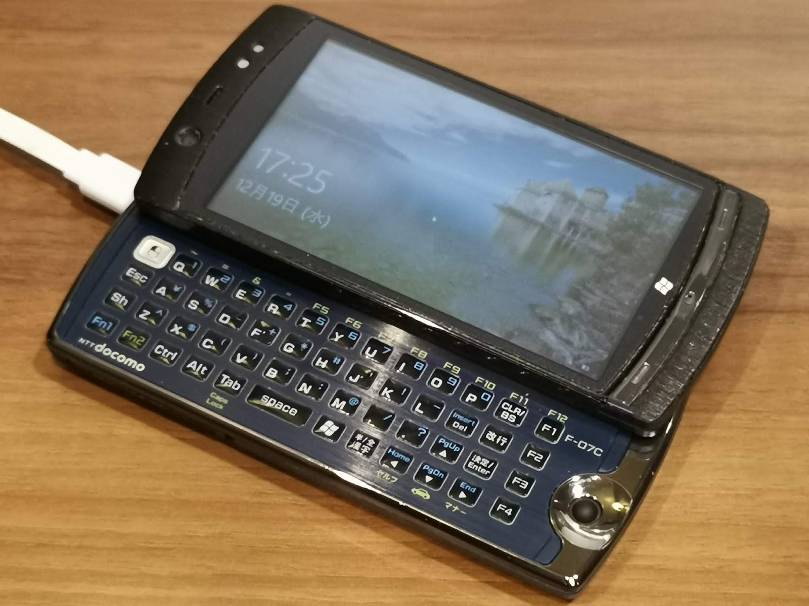 Backspace: NTT docomo/富士通 F-07Cへ今さらWindows 10 (1809)を入れた話