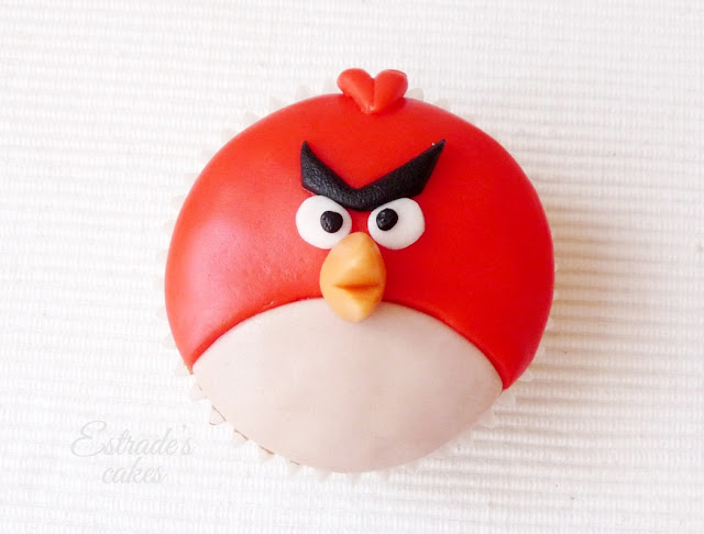 cupcakes de Angry Bird con fondant - rojo