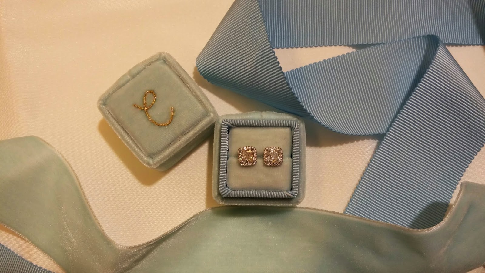 Making Vintage Velvet Ring Box Follow Me And See If I Success In Materials 1mm Cardboard 4 Cm Wide Velvet Ribbon With Matching Color Gold Embroidery Thread S White Satin Cloth Doubles Side Tape