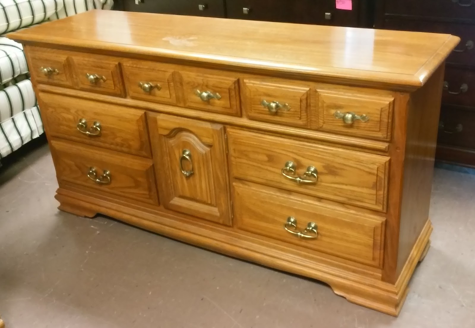 UHURU FURNITURE & COLLECTIBLES SOLD Oak Dresser w/ Brass Handles 125