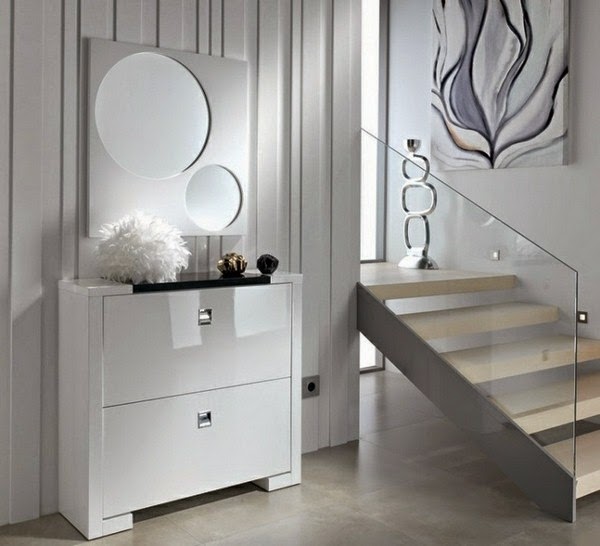 Shoe cabinet with mirror for more shine in the apartment