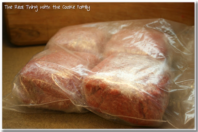 Buy your meat in bulk and save money with this handy food savings tip on freezer packing meat. #Food #Savings #Freezer #Tips #RealCoake