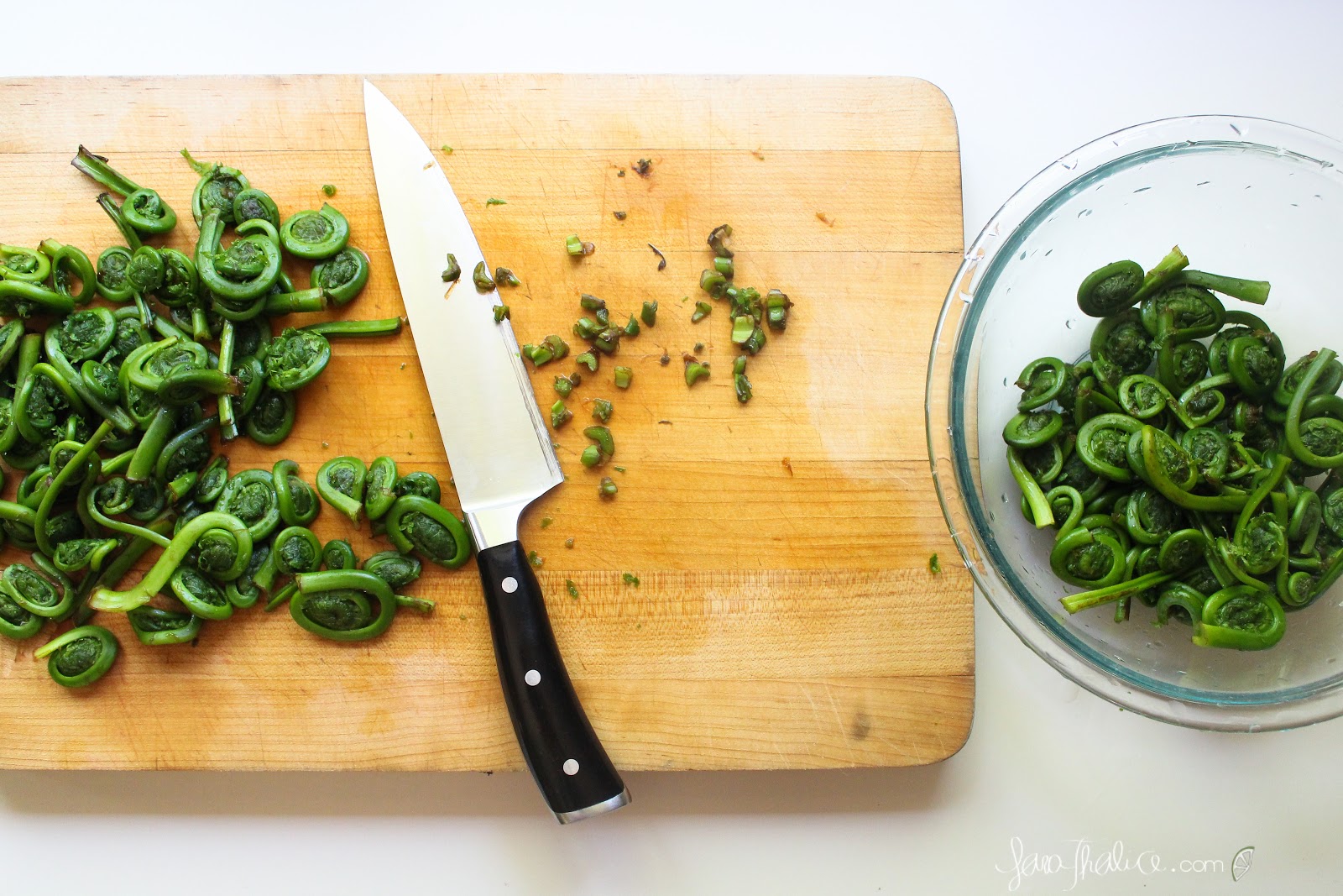 LaraThalice: Sautéed Fiddleheads