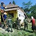 Wujudkan Kemanunggalan TNI-Rakyat Babinsa Koramil Karanganyar Bantu Rehap Rumah