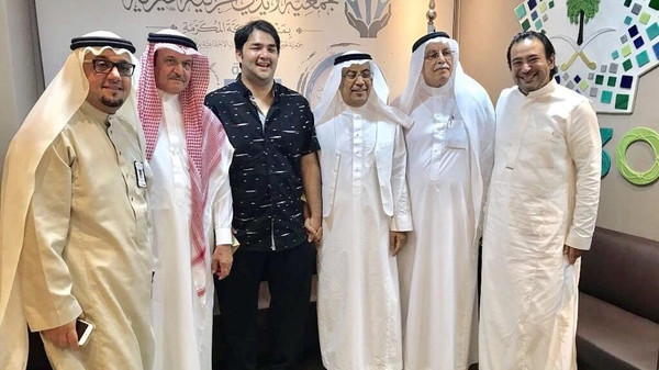 عالم الأزياء عالم الأزياء
