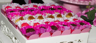 bandeja com brigadeiros gourmet bandeja com brigadeiros gourmet