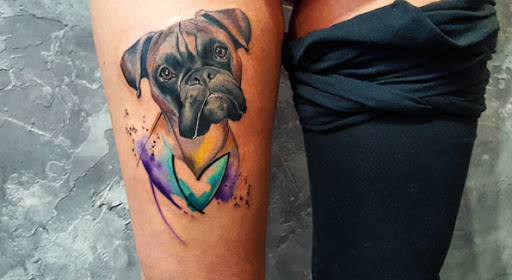 Esta aquarela boxer tatuagem