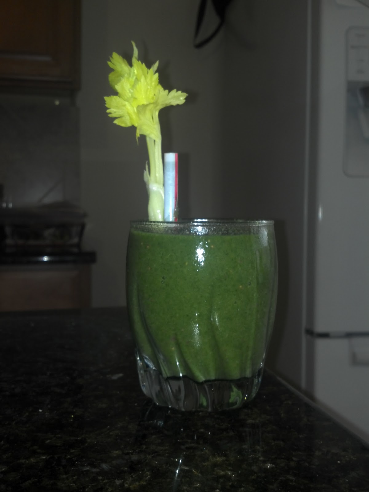 Green Smoothie Kale, Spinach, Celery, Cucumber, Apple