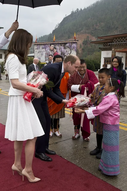 Kate Middleton and Prince William have landed in Agra ahead of visiting the Taj Mahal 