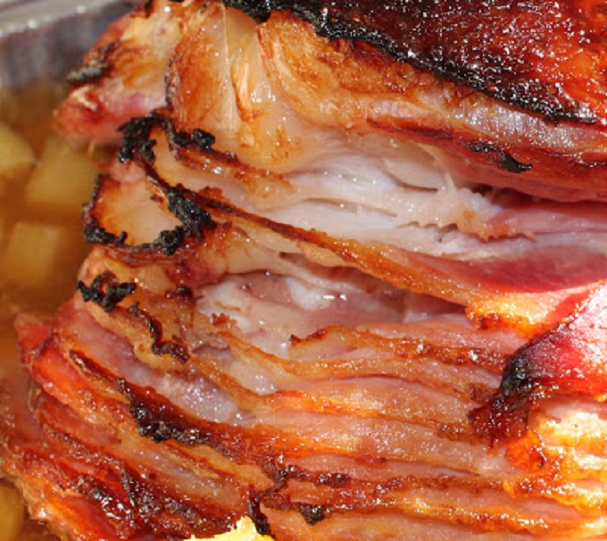 My Best Italian Christmas Roundup this is how to make honey glazed spiral ham