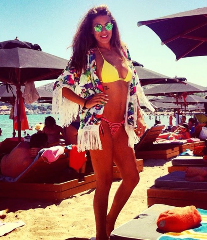Τρέλανε την παραλία και το Instagram με την εμφάνιση της..