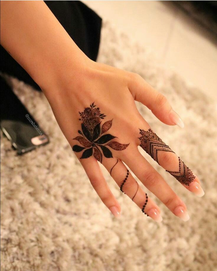 10 Unique Thumb Henna Tattoo Designs to Express Your Style