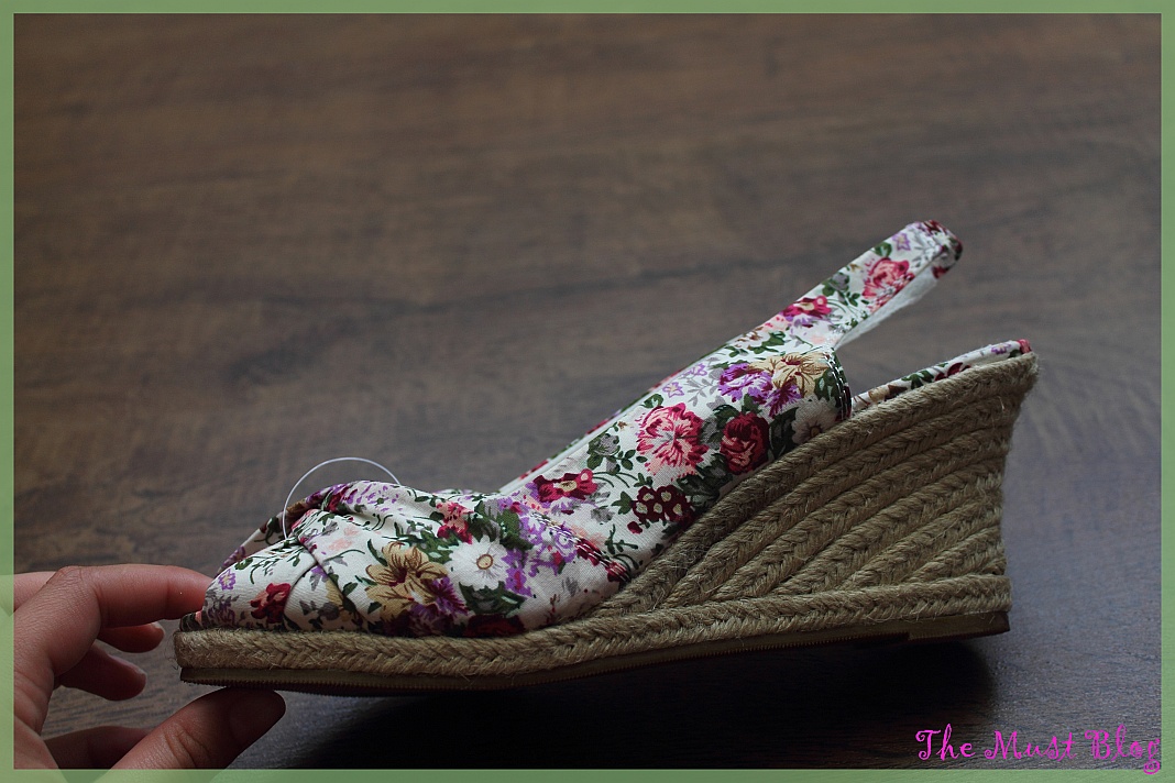 ! The Must Blog: Must have: Floral print shoes (2)