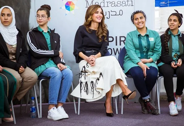 Queen Rania visited the Sweileh Secondary School for Girls in Amman to support the efforts and activities of a new campaign to fight bullying in schools