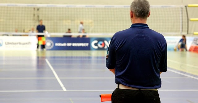 Syarat Untuk Menjadi Wasit Dalam Permainan Bola Voli Jasmani Pedia
