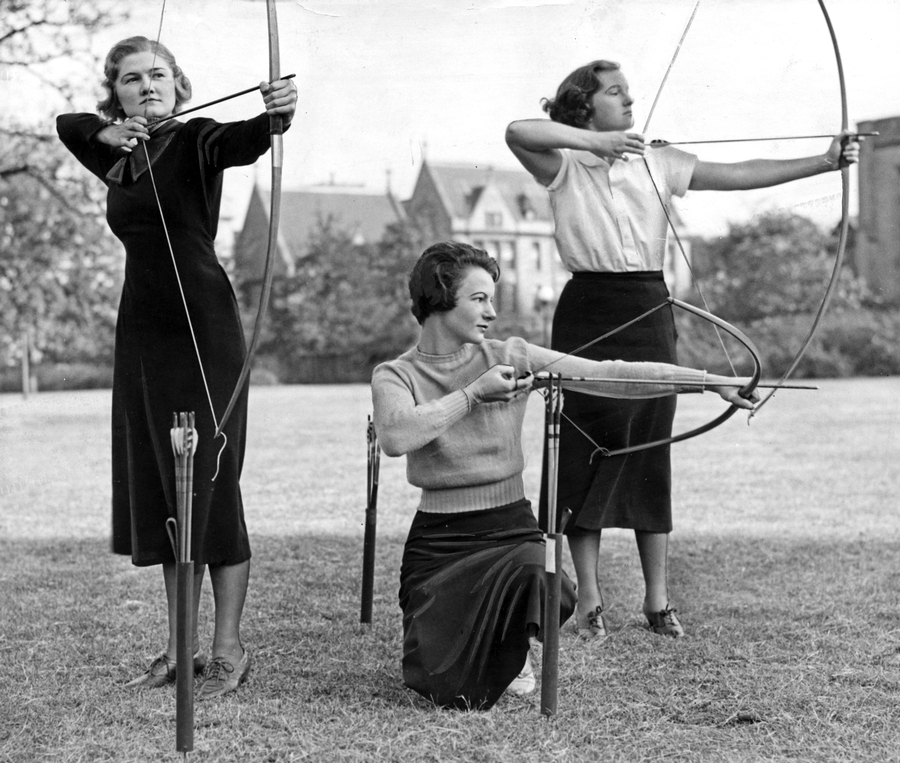 34 Vintage Photos of Beautiful Women Archers From the Mid20th Century
