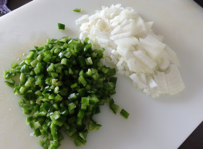 Picadillo de cebolla y pimiento verde