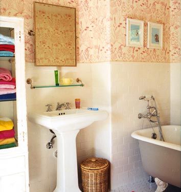 Eclectic charming bathroom with rose and white wallpaper of Amanda Peet in Vogue