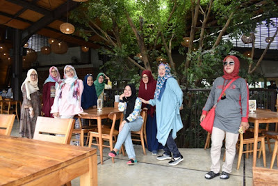 foto-bareng-mommies-mts4-di-restoran-kluwih-bogor menikmati masakan sunda otentik di restoran kluwih bogor kuliner nurul sufitri mom lifestyle blogger