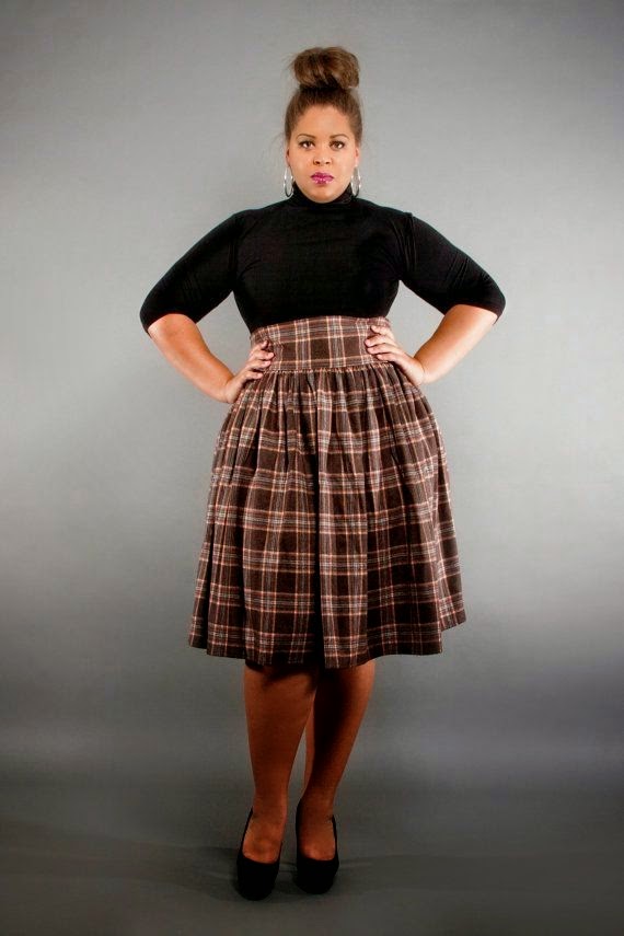 How to dress your High Waist Skirt as a Plus Size Woman