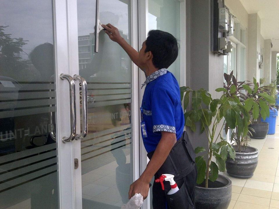 Menyediakan Jasa Pindahan Pabrik Perkantoran Security Karyawan Pabrik Kebersihan Karawang 2016