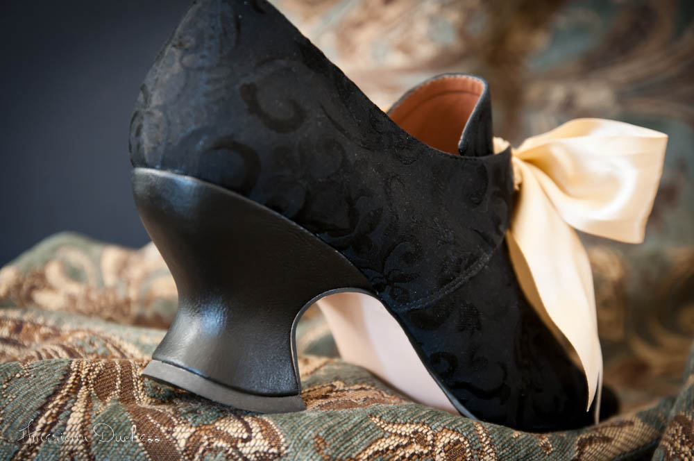 V107 Where Are Your Pompadour Shoes, 16801740