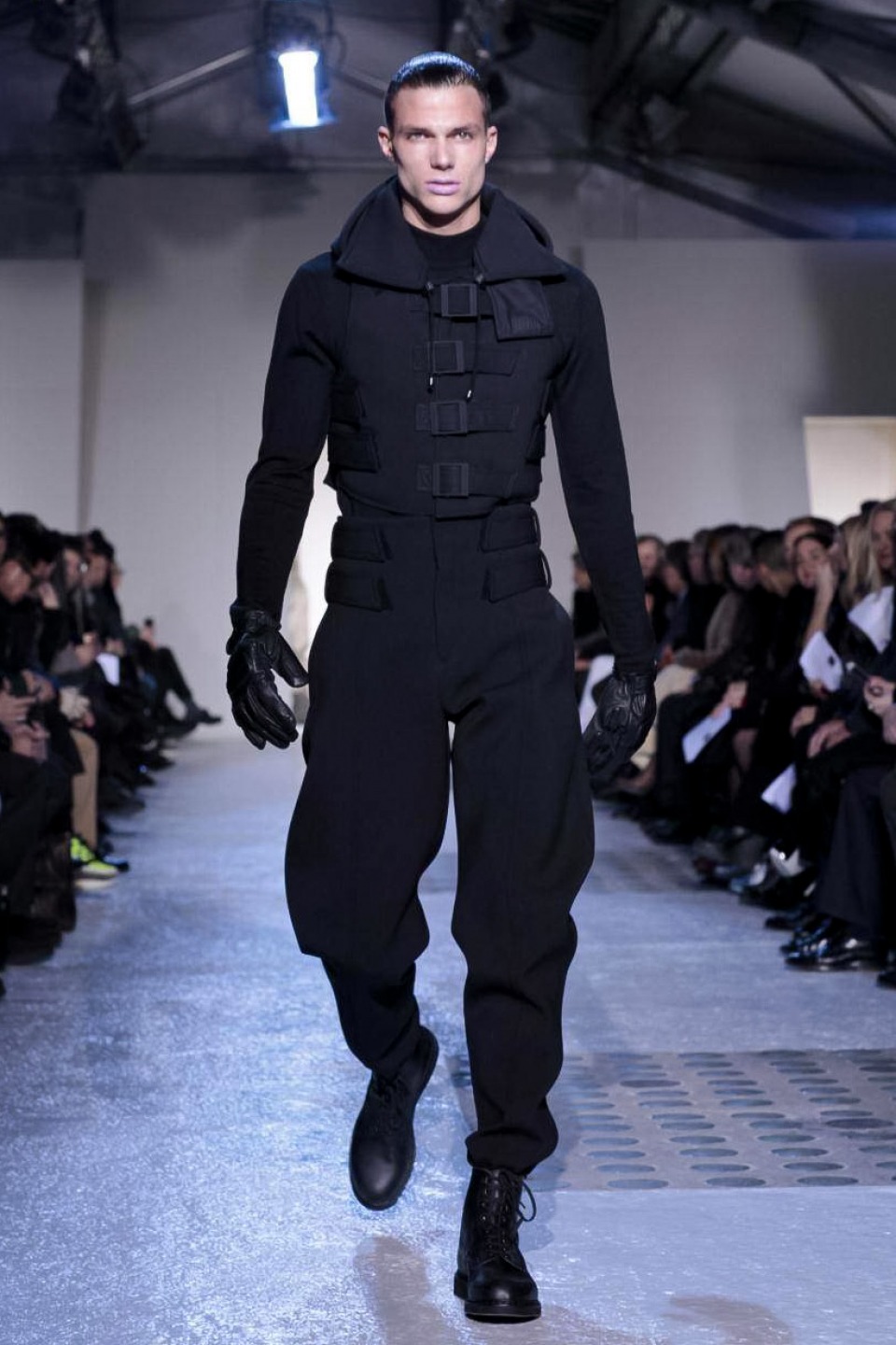 emlgzhng: TAKE A LOOK: Mugler Menswear FW13 @ Paris Fashion Week