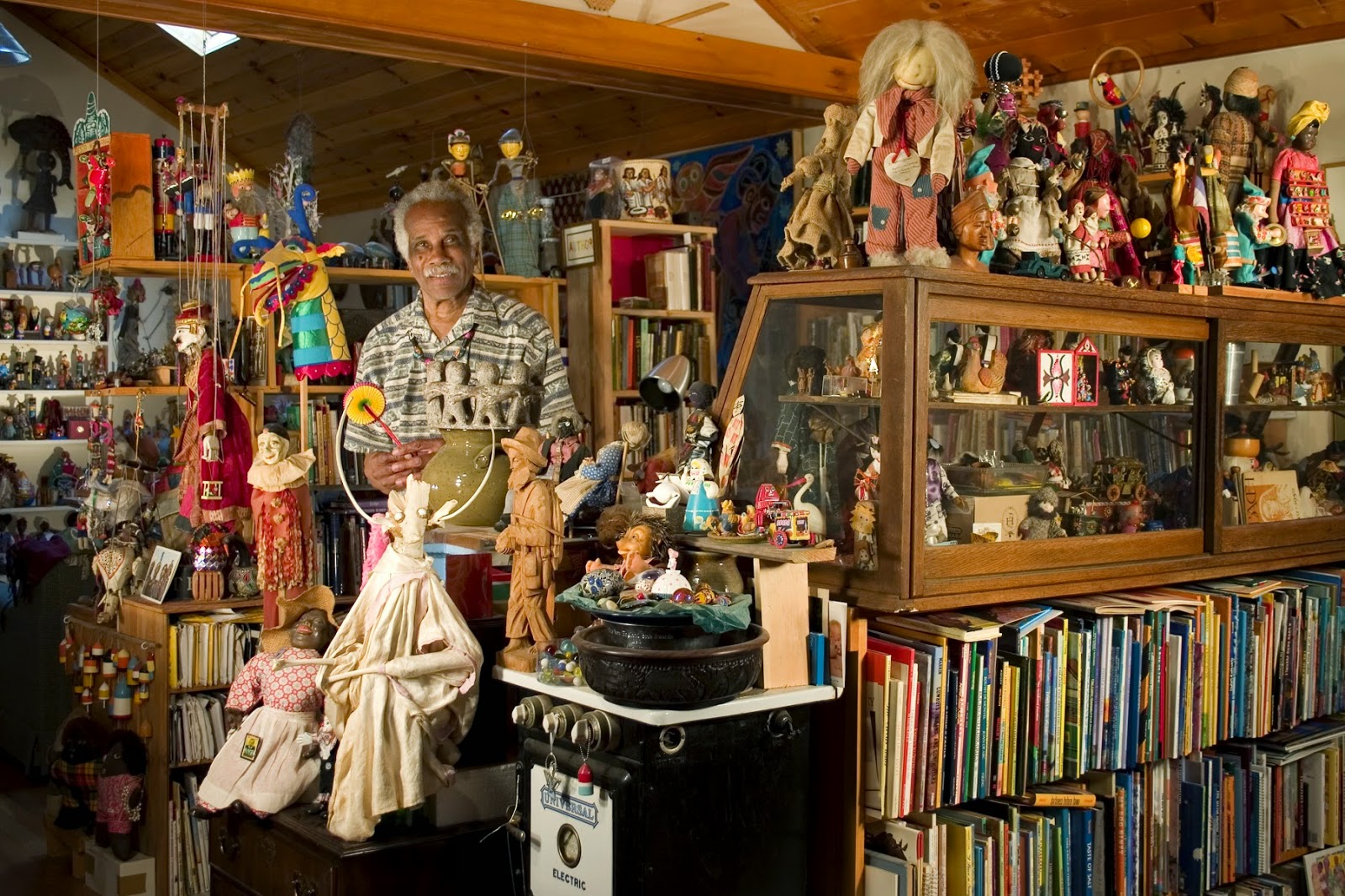 CHILDREN'S ILLUSTRATION A Visit With Ashley Bryan