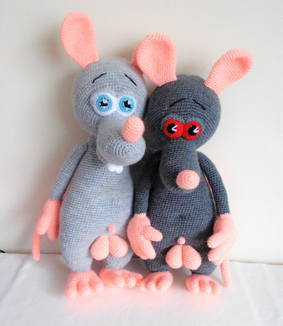 -crochet -rat -boy -amigurumi -crochetratwithballs - balls #crochetratwithballs #naked #rat #amigurumirat #animals #nudist #grey #softtoy