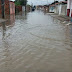 REGIÃO / Chuva alaga ruas de Novo Paraíso após meses de seca na região