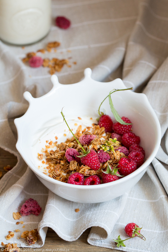 Granola malinowa Every Cake You Bake