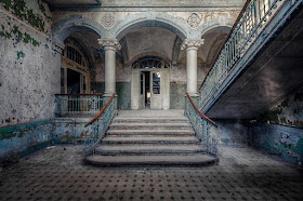 06-Christian-Richter-Architecture-with-Photographs-of-Abandoned-Buildings-www-designstack-co