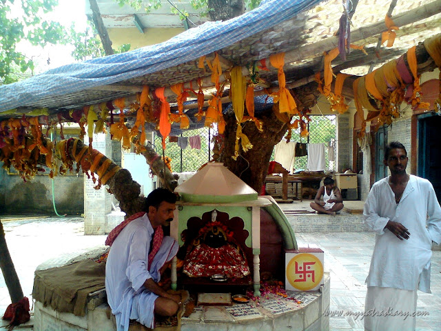 A small temple Chaurasi Khamba Temple,  Old Gokul Mahavan