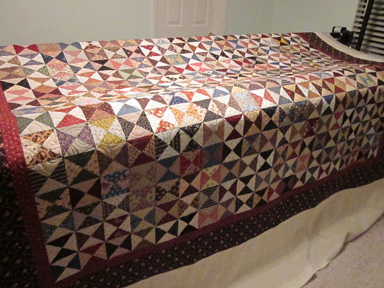 ~ Zany Quilter ~: Awesome Hourglass quilt...
