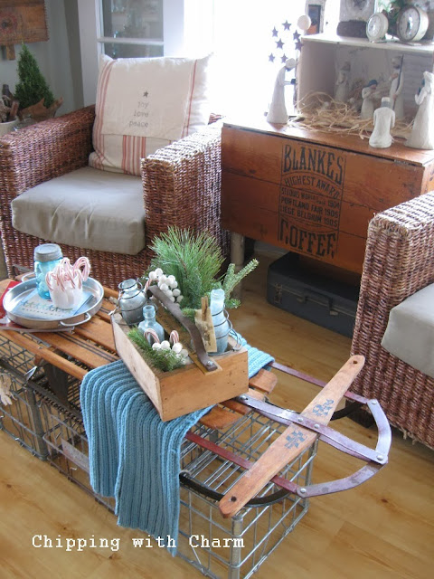 Chipping with Charm: Christmas Tote and a Sled Table...http://www.chippingwithcharm.blogspot.com/