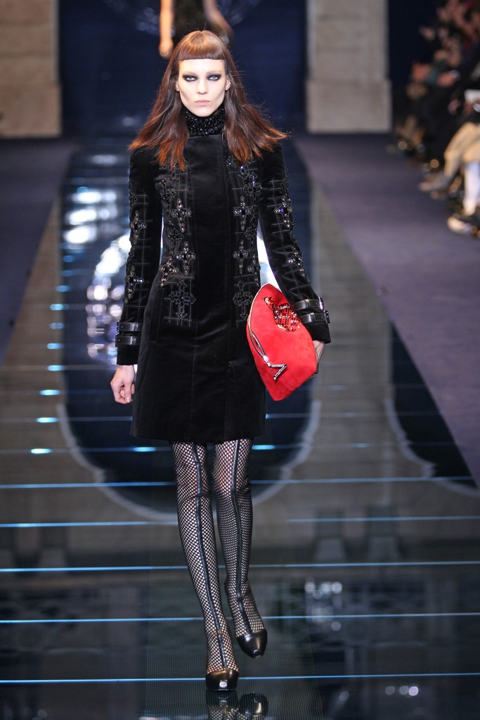 The trend setter: Versace RTW Fall 2012 - A Goth-Glam ‘Dangerous Beauty