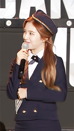 비쥬얼 리즈 찍은 제복입은 레드벨벳 아이린.jpgif | 인스티즈