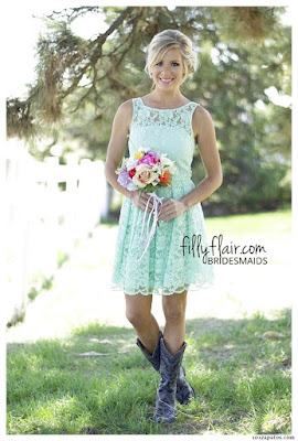 botas vaqueras con vestido botas vaqueras con vestido